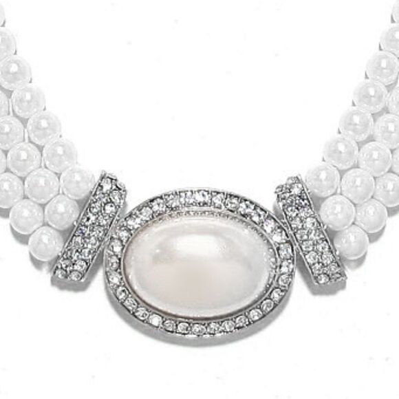 Pearl (faux) White Necklace & Clip-On Earrings Set - Picture 3 of 6
